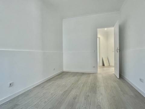 Apartamento T2 p/ Arrendar em Moscavide - RCH c/ TERRAÇO 50m2