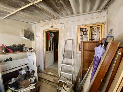 T1 - Moradia Geminada - Lisboa - INVESTIMENTO - Obras Totais