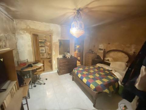 T1 - Moradia Geminada - Lisboa - INVESTIMENTO - Obras Totais