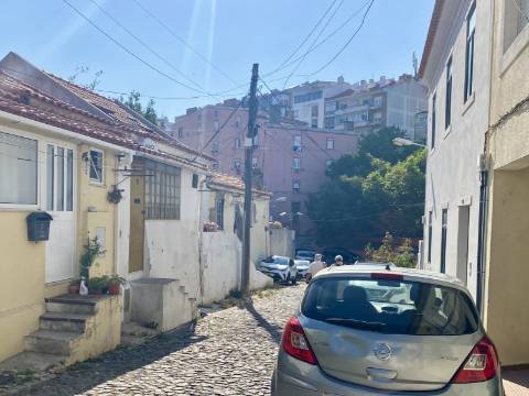 T1 - Moradia Geminada - Lisboa - INVESTIMENTO - Obras Totais