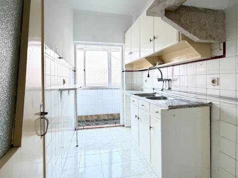 Apartamento T1 - Moscavide - 1º Andar - CENTRAL