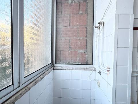 Apartamento T1 - Moscavide - 1º Andar - CENTRAL