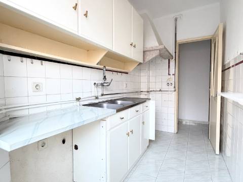 Apartamento T1 - Moscavide - 1º Andar - CENTRAL