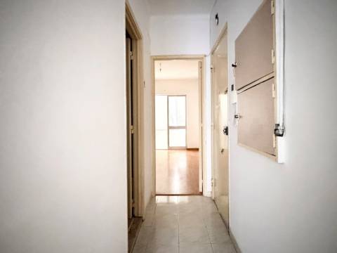 Apartamento T1 - Moscavide - 1º Andar - CENTRAL