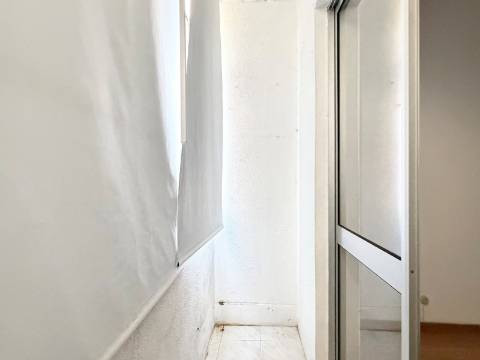 Apartamento T1 - Moscavide - 1º Andar - CENTRAL