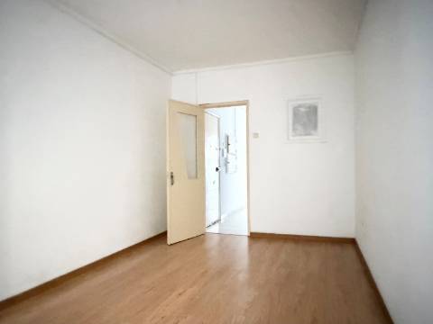 Apartamento T1 - Moscavide - 1º Andar - CENTRAL