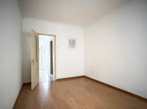 Apartamento T1 - Moscavide - 1º Andar - CENTRAL