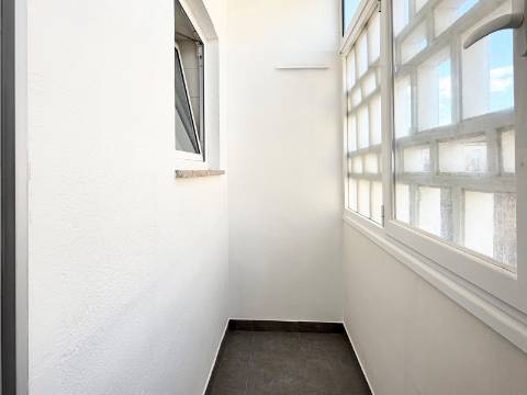 Apartamento T1 em Moscavide - 2º andar - 2 VARANDAS