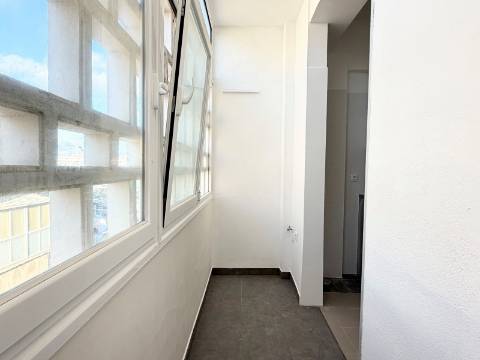 Apartamento T1 em Moscavide - 2º andar - 2 VARANDAS