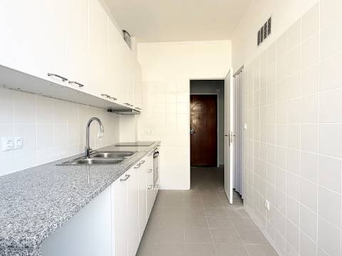 Apartamento T1 em Moscavide - 2º andar - 2 VARANDAS