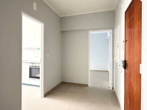 Apartamento T1 em Moscavide - 2º andar - 2 VARANDAS
