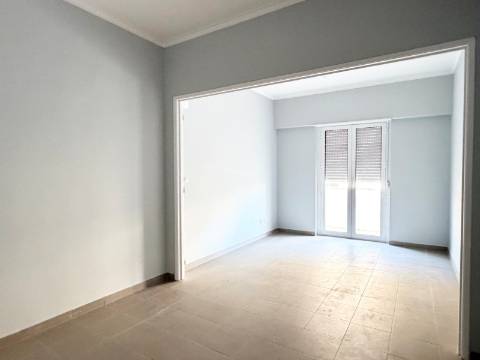 Apartamento T1 em Moscavide - 2º andar - 2 VARANDAS