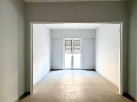 Apartamento T1 em Moscavide - 2º andar - 2 VARANDAS