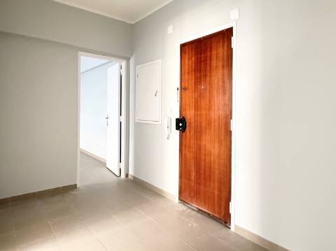 Apartamento T1 em Moscavide - 2º andar - 2 VARANDAS