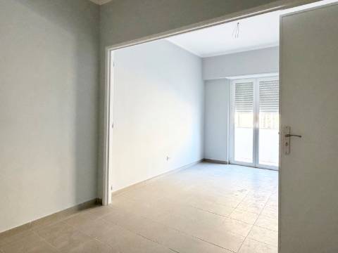 Apartamento T1 em Moscavide - 2º andar - 2 VARANDAS