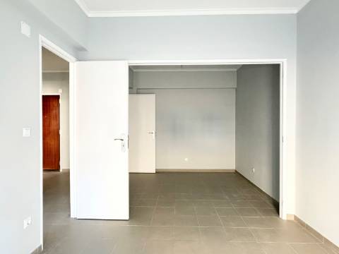 Apartamento T1 em Moscavide - 2º andar - 2 VARANDAS