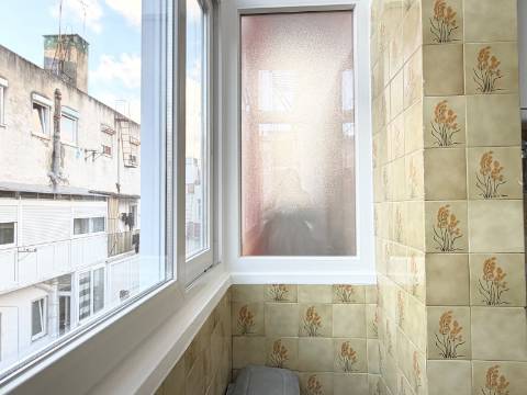 Apartamento T1 em Moscavide - 3º Andar - CENTRAL - 2 Marquises