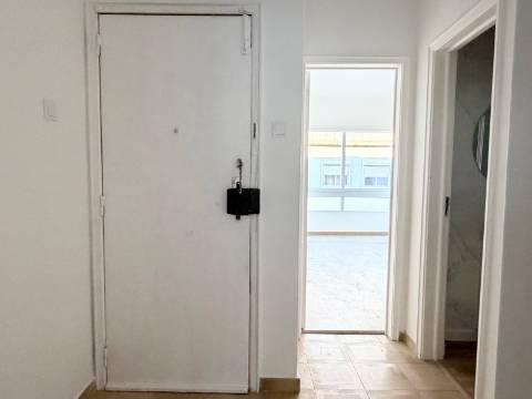 Apartamento T1 em Moscavide - 3º Andar - CENTRAL - 2 Marquises