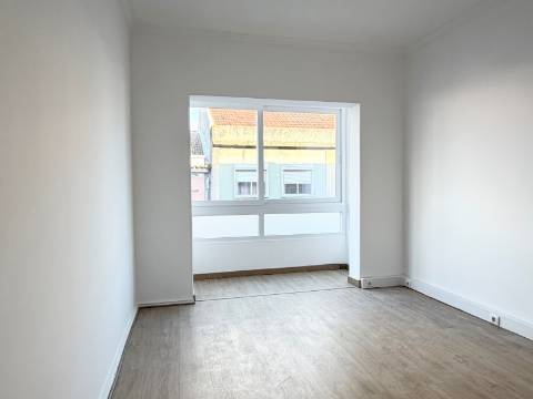 Apartamento T1 em Moscavide - 3º Andar - CENTRAL - 2 Marquises