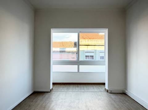 Apartamento T1 em Moscavide - 3º Andar - CENTRAL - 2 Marquises