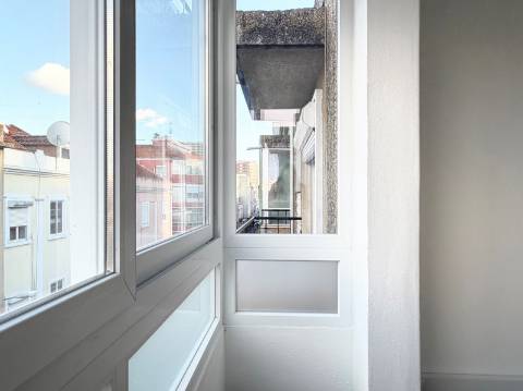 Apartamento T1 em Moscavide - 3º Andar - CENTRAL - 2 Marquises
