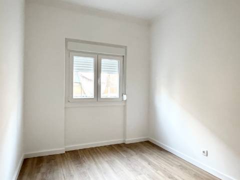 Apartamento T1 em Moscavide - 3º Andar - CENTRAL - 2 Marquises