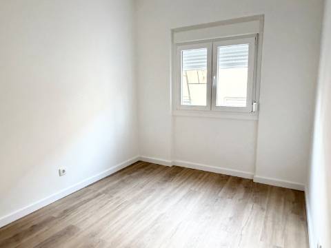 Apartamento T1 em Moscavide - 3º Andar - CENTRAL - 2 Marquises