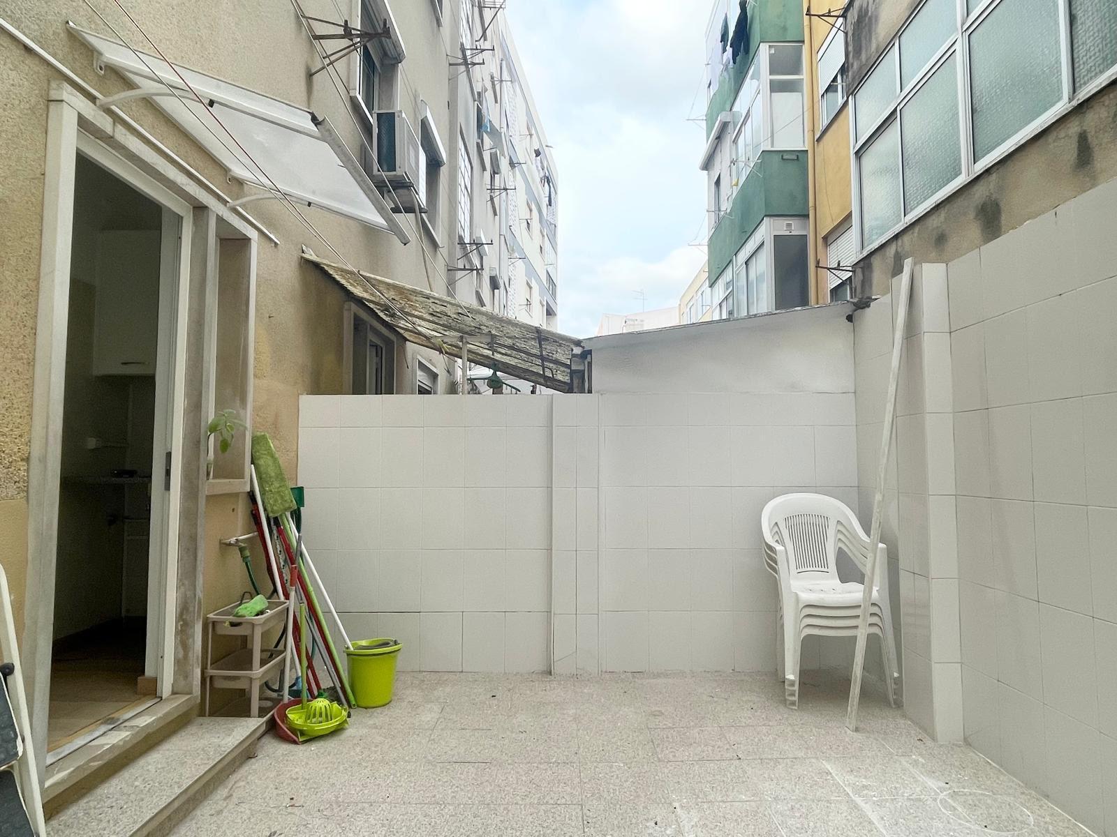 T1 p/ Obras em Moscavide c/ TERRAÇO de 15m2