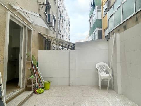 T1 p/ Obras em Moscavide c/ TERRAÇO de 15m2