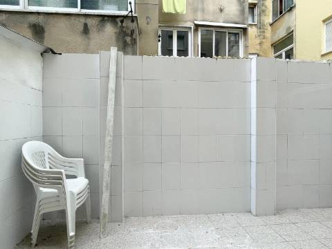 T1 p/ Obras em Moscavide c/ TERRAÇO de 15m2