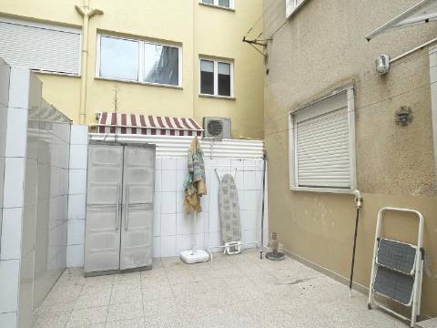 T1 p/ Obras em Moscavide c/ TERRAÇO de 15m2