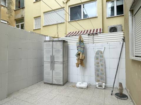 T1 p/ Obras em Moscavide c/ TERRAÇO de 15m2