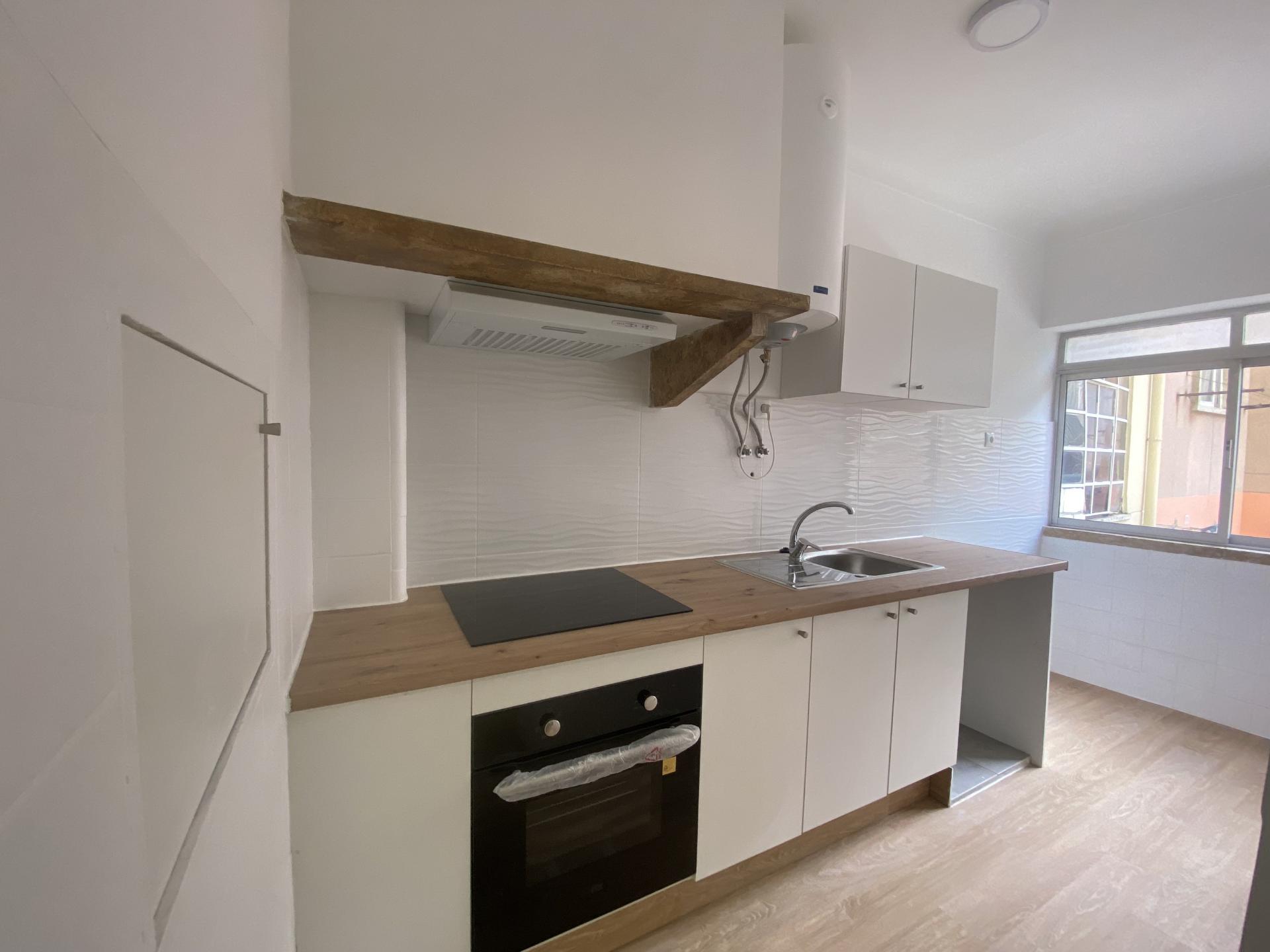 T2 em Moscavide p/ Arrendar - Varanda - 1º andar