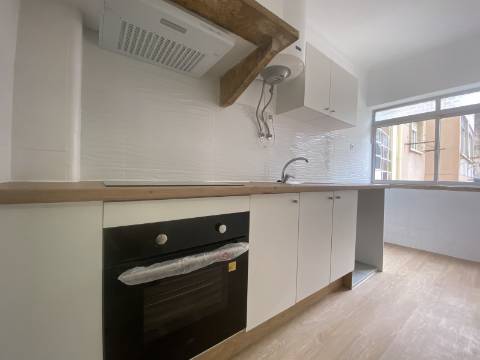 T2 em Moscavide p/ Arrendar - Varanda - 1º andar