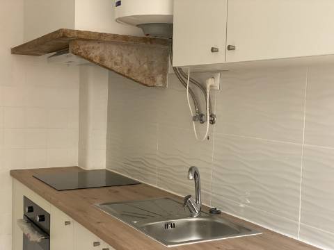 T2 em Moscavide p/ Arrendar - Varanda - 1º andar