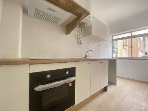 T2 em Moscavide p/ Arrendar - Varanda - 1º andar