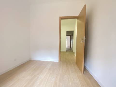 T2 em Moscavide p/ Arrendar - Varanda - 1º andar