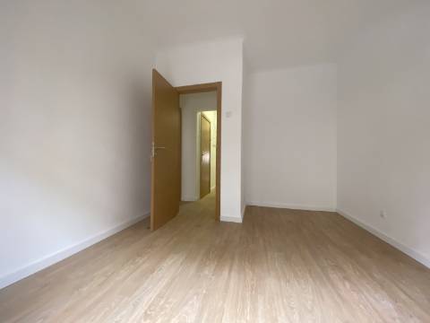 T2 em Moscavide p/ Arrendar - Varanda - 1º andar