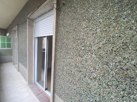 T2 em Moscavide p/ Arrendar - Varanda - 1º andar