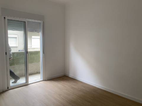 T2 em Moscavide p/ Arrendar - Varanda - 1º andar