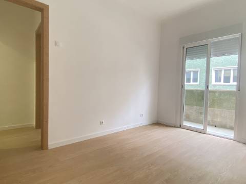 T2 em Moscavide p/ Arrendar - Varanda - 1º andar