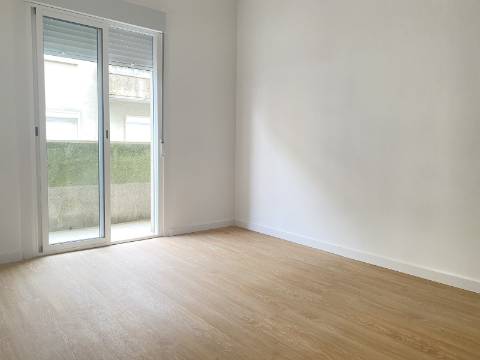 T2 em Moscavide p/ Arrendar - Varanda - 1º andar