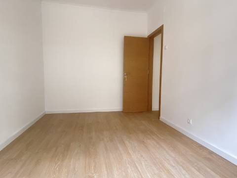 T2 em Moscavide p/ Arrendar - Varanda - 1º andar