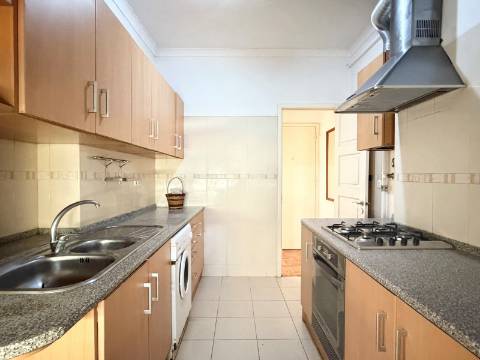 Apartamento T1 em Moscavide - 2º Andar - VARANDA