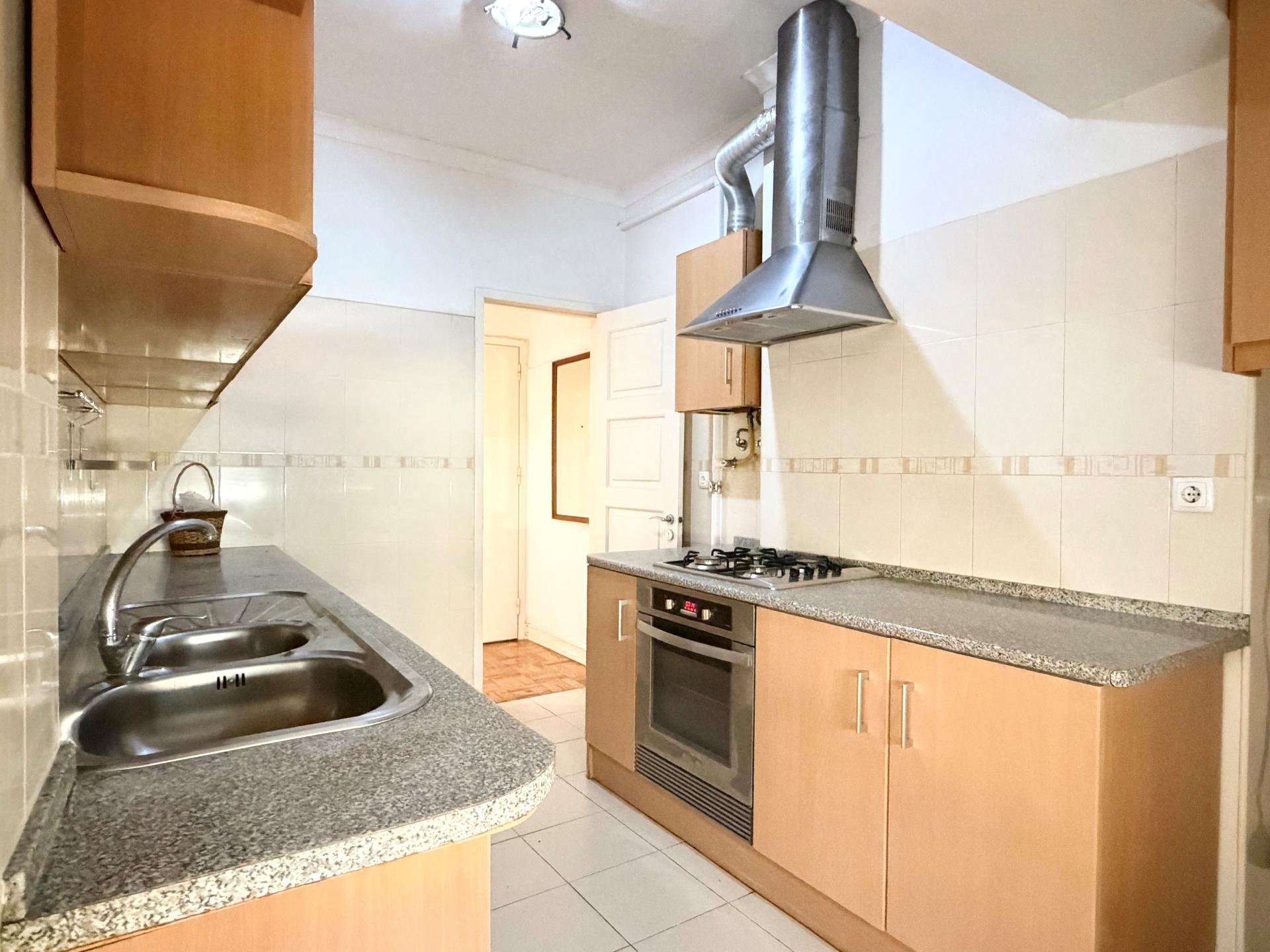 Apartamento T1 em Moscavide - 2º Andar - VARANDA