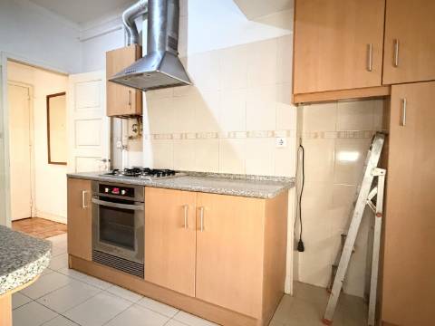 Apartamento T1 em Moscavide - 2º Andar - VARANDA