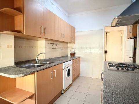 Apartamento T1 em Moscavide - 2º Andar - VARANDA