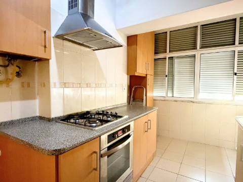 Apartamento T1 em Moscavide - 2º Andar - VARANDA