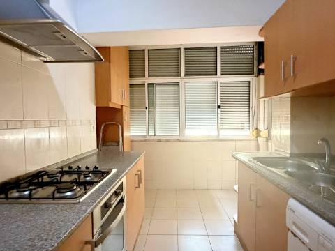 Apartamento T1 em Moscavide - 2º Andar - VARANDA