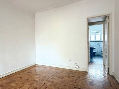 Apartamento T1 em Moscavide - 2º Andar - VARANDA